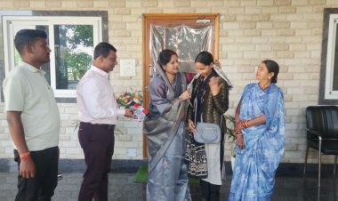 धमतरी की बेटी ज्योति साहू की बड़ी सफलता, CGPSC में चयन परभाजपा प्रदेश उपाध्यक्ष रंजना साहू ने सम्मानित कर दी बधाई