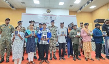 छत्तीसगढ़ में शांति की ओर कदम: चैतू समेत 10 नक्सलियों ने किया आत्मसमर्पण