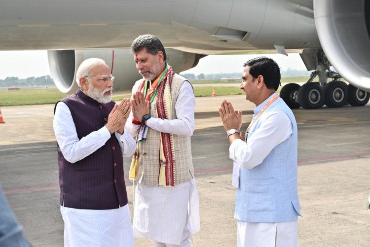 ना भारतीय जनता पार्टी का गमछा ना फूल न फूल माला ना ही गुलदस्ता सिर्फ हाथ जोड़कर अभिवादन