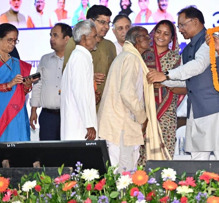  वरिष्ठ नागरिकों के सम्मान, सुरक्षा और कल्याण के लिए प्रतिबद्ध - छत्तीसगढ़ का आदर्श मॉडल