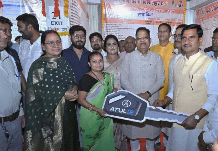 केंद्रीय राज्यमंत्री  तोखन साहू ने बांटी खुशियों की चाबी