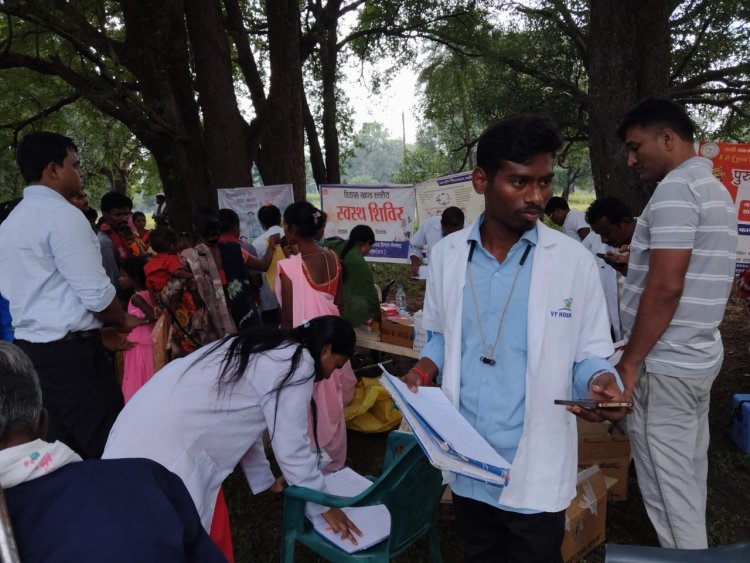 बीजापुर में विकास की दस्तकः धुर माओवाद प्रभावित क्षेत्र के सात गांवों में पहली बार लगा मेगा हेल्थ कैंप