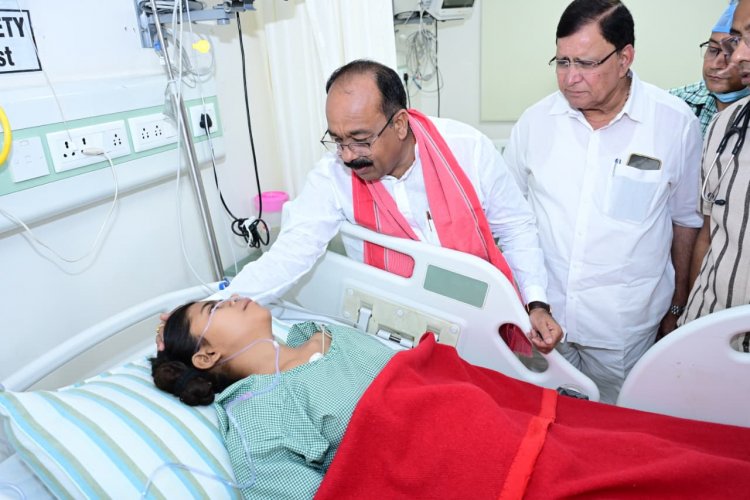 उप मुख्यमंत्री  अरुण साव रेल हादसे में घायल लोगों से मिले