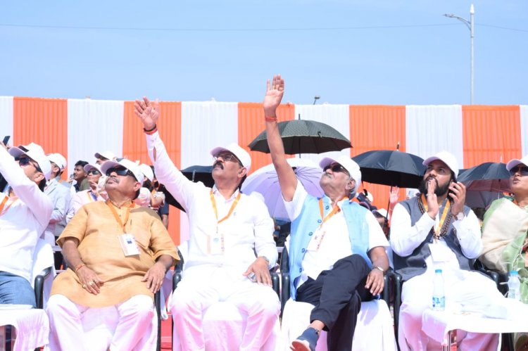 राज्योत्सव पर आसमान में गूंजा ‘जय जोहार’, विधायक पुरंदर मिश्रा ने देखा वायुसेना की शौर्यगाथा का शानदार प्रदर्शन