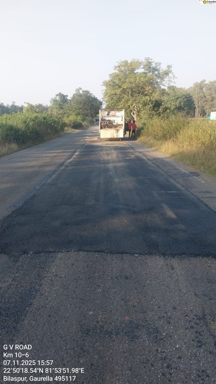 उप मुख्यमंत्री की घोषणा के अनुरूप कारीआम-बसंतपुर मार्ग और गौरेला-वेंकटनगर मार्ग में तेजी से चल रहा है बीटी पेच रिपेयर का कार्य