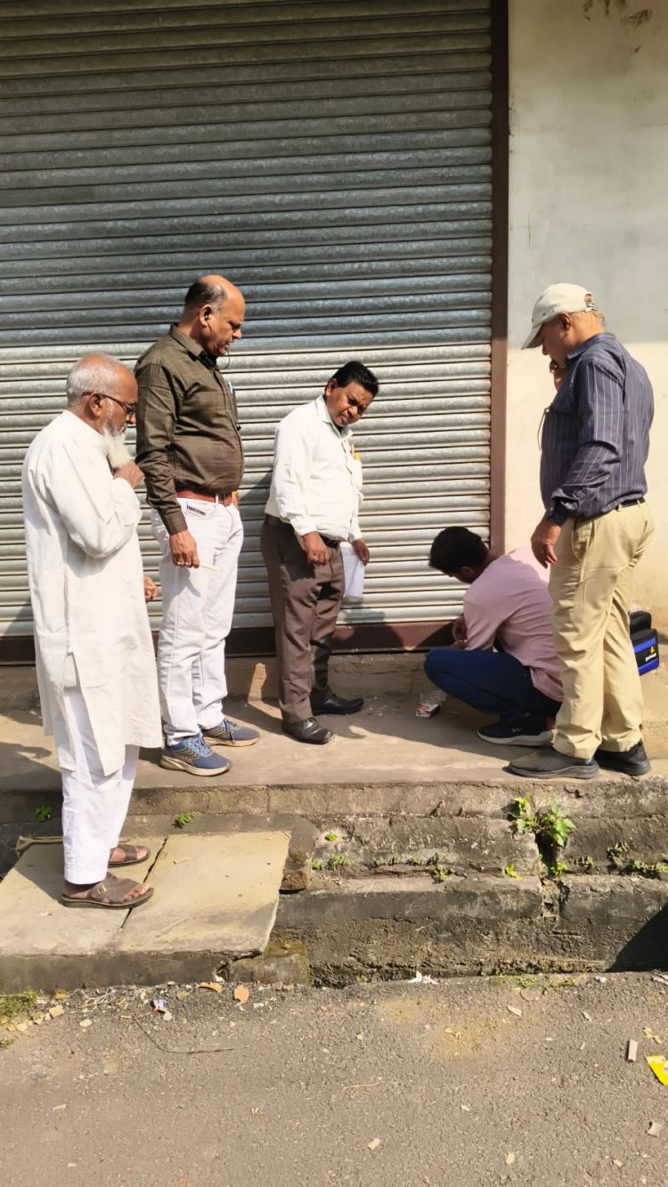 निगम जोन 2 राजस्व विभाग ने राजीव गाँधी वार्ड के 564761 रूपये के बड़े बकायादार दिलीप कुमार पटेल द्वारा बकाया राशि अदा नहीं करने पर उनके फर्म को तत्काल किया सीलबंद