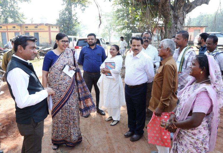 खाद्य, नागरिक आपूर्ति एवं उपभोक्ता संरक्षण विभाग  की सचिव रीना बाबा साहेब कंगाले ने किया धान खरीदी केन्द्रों का निरीक्षण