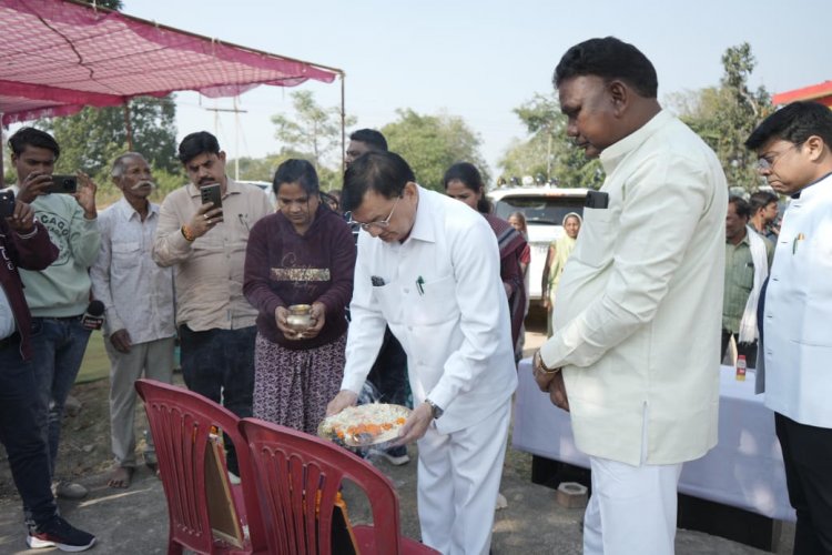 केबिनेट मंत्री श्री देवांगन ने किया धान खरीदी का शुभारम्भ