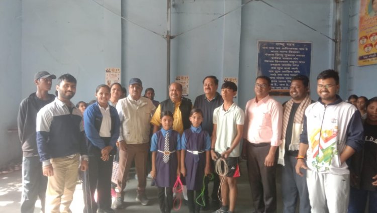 रायपुर लोकसभा सांसद खेल महोत्सव में खिलाडी विद्यार्थी बालक - बालिका की रस्सीकूद विधा को देखकर सराहा और किया उत्साहवर्धन