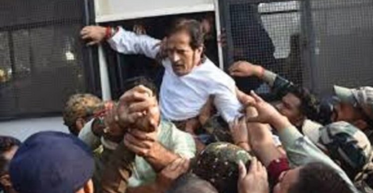 कांग्रेस नेता विकास उपाध्याय को पुलिस ने किया गिरफ्तार, NIT चौपाटी को लेकर मचा बवाल