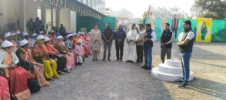 श्री रामलला दर्शन कर लौटे श्रद्धालुओं का भव्य स्वागत उपमुख्यमंत्री विजय शर्मा की ओर से तिलक, माला, शॉल व श्रीफल देकर अभिनंदन