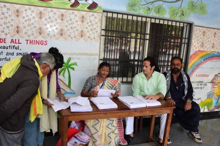 SIR को लेकर पश्चिम विधानसभा में कांग्रेसी कार्यकर्ता लगातार सक्रिय