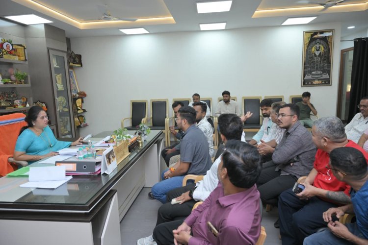 चौपाटी वेंडरो ने महापौर मीनल चौबे से की मुलाकात