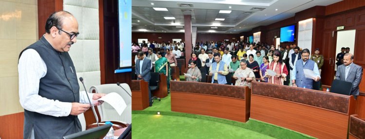  संविधान दिवस पर मंत्रालय में मुख्य सचिव ने मंत्रालयीन अधिकारियों को भारत के संविधान उद्देशिका का कराया सामूहिक वाचन