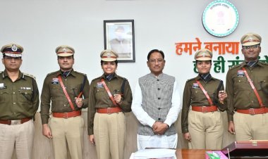 मुख्यमंत्री विष्णुदेव साय से प्रशिक्षु आईपीएस अधिकारियों ने की सौजन्य भेंट….