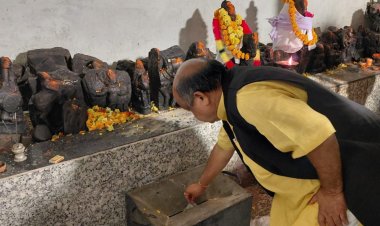 “पिथौरा में जागी परंपरा की रौनक — करिया ध्रुवा मेला के शुभारंभ पर विधायक पुरंदर मिश्रा ने की मंगल प्रार्थना”