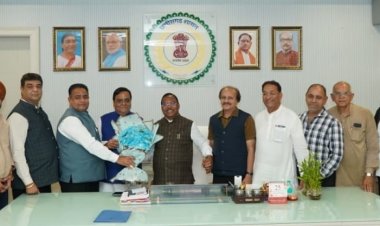 मंडी शुल्क एवं कृषक कल्याण शुल्क में छूट हेतु चेंबर ऑफ कॉमर्स प्रतिनिधिमंडल ने कृषि मंत्री रामविचार नेताम को सौंपा ज्ञापन