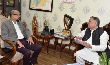 राज्यपाल श्री डेका से छत्तीसगढ़ दिव्यांगजन, वित्त एवं विकास निगम के अध्यक्ष श्री कावड़िया ने की भेंट