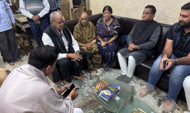 सांसद बृजमोहन अग्रवाल ने ग्वालियर में वरिष्ठ पत्रकार डॉ. हिमांशु द्विवेदी के पिता स्व. कीर्ति नारायण द्विवेदी को दी श्रद्धांजलि*