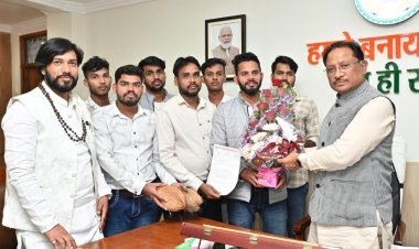 मुख्यमंत्री विष्णु देव साय से पोस्ट मैट्रिक अनुसूचित जाति छात्रावास के प्रतिनिधि मंडल ने की सौजन्य भेंट