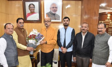 राज्यपाल रमेन डेका से विधायक श्री मूणत ने सौजन्य भेंट की