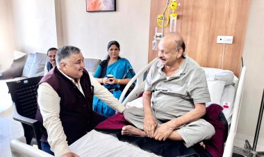 पर्यटन मंत्री राजेश अग्रवाल ने रायपुर के एक निजी अस्पताल में बैकुंठपुर विधायक भैयालाल राजवाड़े से की मुलाकात, शीघ्र स्वस्थ होने की कामना