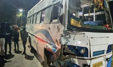 CG : तेज रफ्तार बस की चपेट में आए बाइक सवार तीन युवक, दो युवकों की मौत