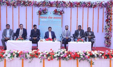 उच्च न्यायालय बिलासपुर के न्यायमूर्ति अमितेन्द्र किशोर प्रसाद जी ने किया नेशनल लोक अदालत का शुभारंभ नेशनल लोक अदालत में 01 लाख 53 हजार 296 प्रकरणों का निराकरण