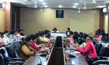 लेक्टर ने महिला एवं बाल विकास विभाग की योजनाओं की समीक्षा की