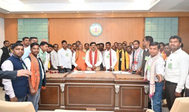 बस्तर संभाग के सरपंचों ने नए विधानसभा भवन में देखी लोकतांत्रिक प्रक्रिया