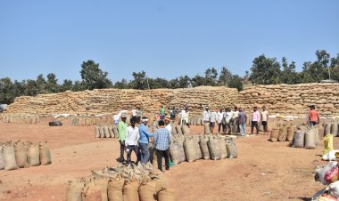 धान खरीदी केंद्रों का कलेक्टर ने किया आकस्मिक निरीक्षण