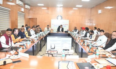 छत्तीसगढ़ चेम्बर ऑफ कॉमर्स एंड इंडस्ट्रीज के प्रदेश अध्यक्ष सतीश थौरानी जी के मार्गदर्शन में DRUCC की बैठक में गूंजी व्यापारियों की मांग: चेम्बर उपाध्यक्ष लोकेश जैन ने नविन ट्रेन चलने की मांग करते हुए रेल सुविधाओं के विस्तार हेतु रखे महत्वपूर्ण सुझाव