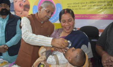 पल्स पोलियो अभियान 2025 का शुभारम्भ, पूर्व विधानसभा अध्यक्ष धरमलाल कौशिक ने बच्चों को पिलाया पोलियो ड्रॉप
