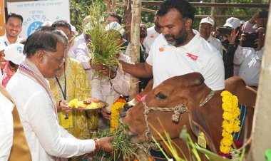 24 महिलाओं को 36 दुधारू पशु वितरित