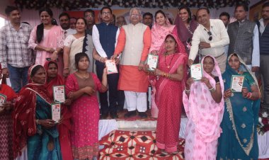 ग्राम पौसरी में आयोजित सुशासन सप्ताह कार्यक्रम में शामिल हुए पूर्व विधानसभा अध्यक्ष धरमलाल कौशिक