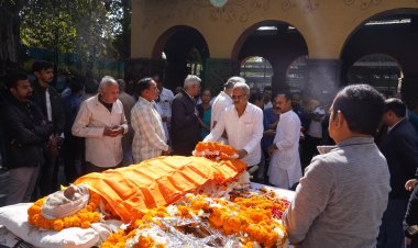 “हिंदी साहित्य की वैश्विक पहचान के स्तंभ विनोद कुमार शुक्ल को सांसद बृजमोहन अग्रवाल ने दी भावभीनी श्रद्धांजलि”