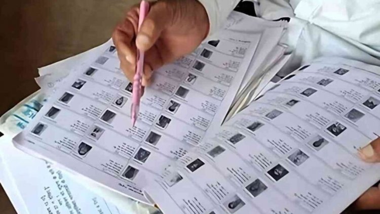 CG  : SIR की वजह से माता – पिता से मिली बेटी, 13 साल बाद घर लौटी खुशियां