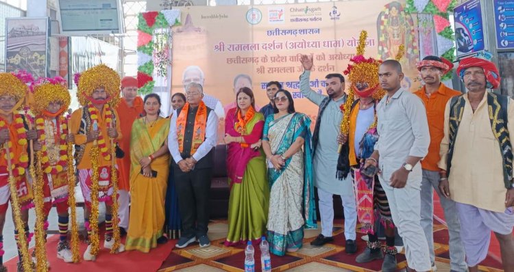  रामलला एवं काशी विश्वनाथ के दर्शन हेतु बिलासपुर संभाग के 850 तीर्थयात्री भारत गौरव स्पेशल ट्रेन से अयोध्याधाम रवाना