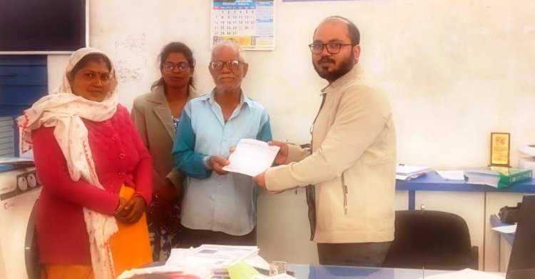 महिला समूह की सदस्य के परिजन को पीएम जीवन ज्योति बीमा योजना से मिला दो लाख रुपये का लाभ