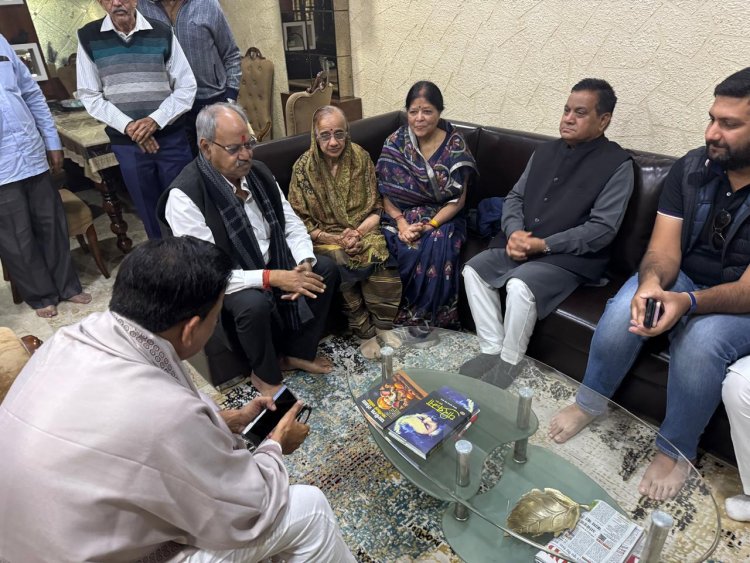 सांसद बृजमोहन अग्रवाल ने ग्वालियर में वरिष्ठ पत्रकार डॉ. हिमांशु द्विवेदी के पिता स्व. कीर्ति नारायण द्विवेदी को दी श्रद्धांजलि*