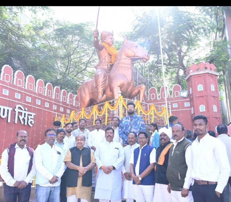 जयस्तंभ चौक पर शहीद वीर नारायण सिंह को नमन — विधायक पुरंदर मिश्रा ने मुख्यमंत्री संग अर्पित की श्रद्धांजलि