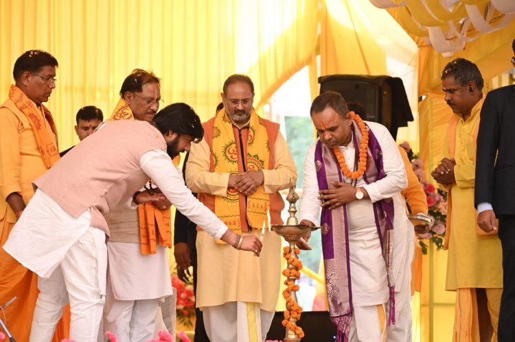 मां महामाया नगरी हसौद में अखिल भारतीय विश्व गायत्री परिवार द्वारा आयोजित 251 कुण्डीय विराट गायत्री महायज्ञ में पूरे प्रदेश का आध्यात्मिक वातावरण और अधिक प्रखर हुआ।