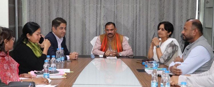 स्वास्थ्य मंत्री  श्याम बिहारी जायसवाल की अध्यक्षता में शासकीय आयुर्वेद महाविद्यालय रायपुर के स्वशासी कार्यकारिणी समिति की 24 वीं बैठक संपन्न