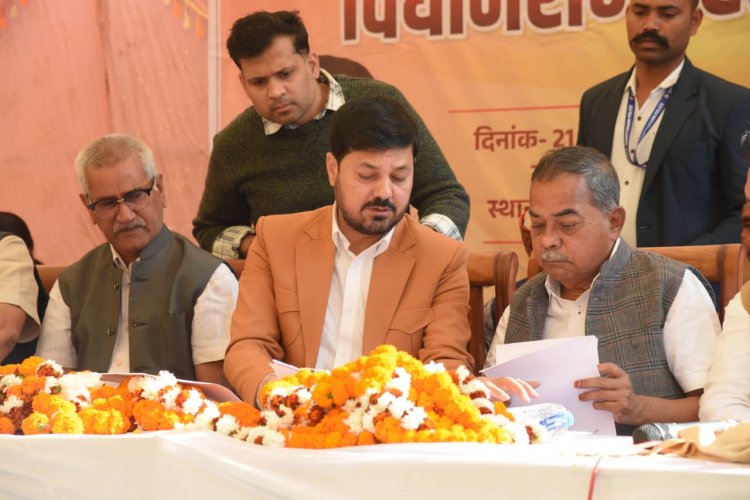 विशेष गहन पुनरीक्षण(SIR) के विधानसभा स्तरीय बैठक में शामिल हुए विधायक अनुज शर्मा