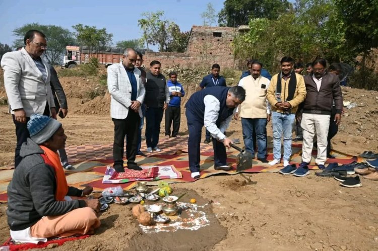 राज्य सरकार की जनकल्याणकारी नीतियों को धरातल पर उतारने के संकल्प के साथ कैबिनेट मंत्री राजेश अग्रवाल ने खैरबार और जुनाडीह में बहुप्रतीक्षित विकास कार्यों का किया भूमिपूजन