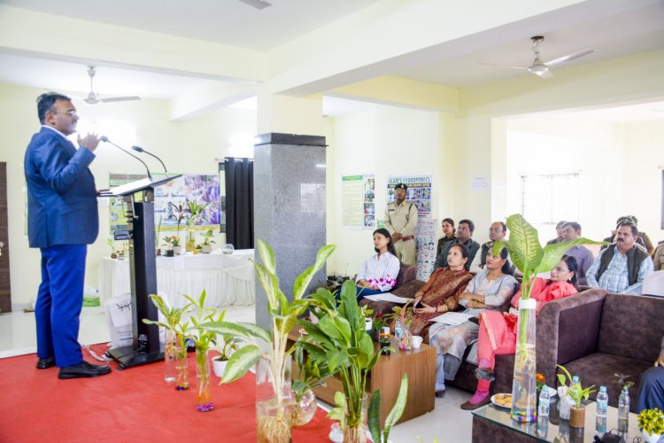 पौधा रोपण का  दिया गया व्यावहारिक प्रशिक्षण