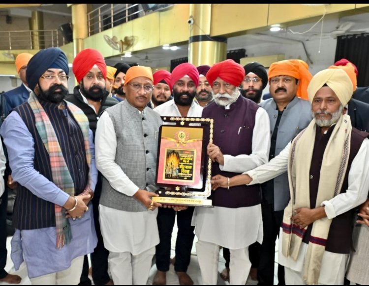 *मुख्यमंत्री श्री साय ने साहिबजादों की शहादत को किया नमन,वीर बाल दिवस पर रेलवे स्टेशन गुरुद्वारा में टेका मत्था*