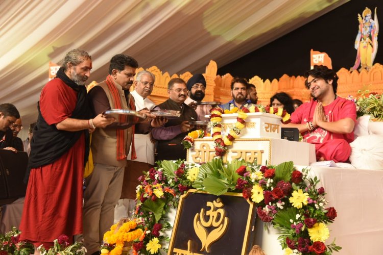 हनुमंत कथा के चौथे दिवस उप मुख्यमंत्री विजय शर्मा हुए शामिल, पं. धीरेंद्र शास्त्री से लिया आशीर्वाद