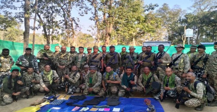 जवानों ने नक्सलियों के मंसूबे पर फेरा पानी, नक्सलियों के IED बम और डंप समान जब्त कर किया नष्ट