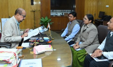 राज्यपाल श्री डेका ने गोद ग्रामों में आजीविका कार्यो को गति देने के दिए निर्देश